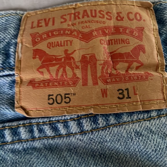 Vintage Levi’s denim shorts! - Picture 4 of 6